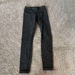Lululemon Wunder Under leggings. Size 2